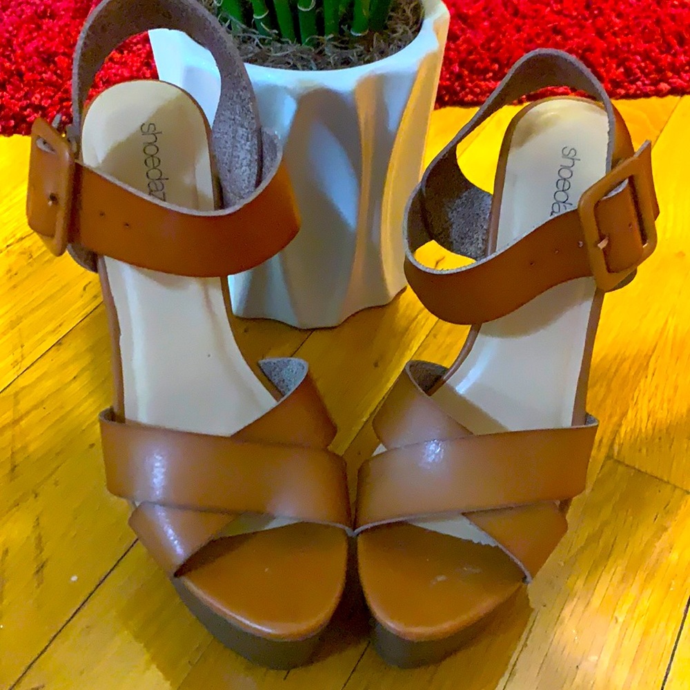 Brown platform chunky heel shoedazzle shoe size 7.5